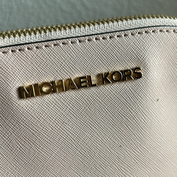 Michael Kors pink Cosmetic Bag - Picture 5 of 8